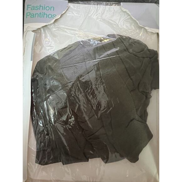 JC Penney fashion Pantyhose Wide Herringbone Olive Control Top Size Queen Short - Picture 3 of 4